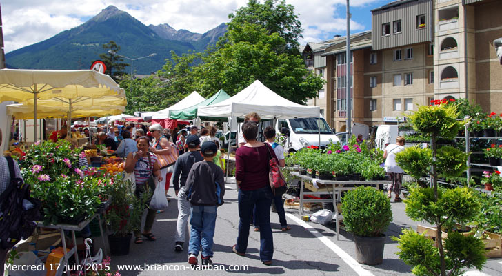Le marché avenue 159° R.I.A à Briançon