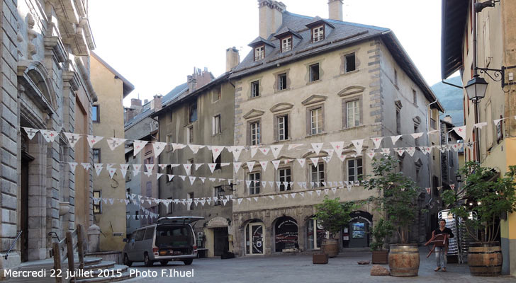 La place du Temple et la maison des Templiers 