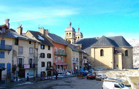 Avenue Vauban dans la Cité Vauban à Briançon