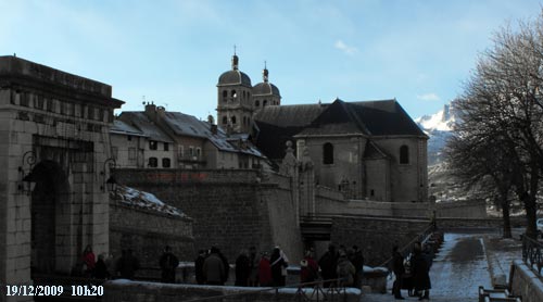 La cité Vauban à Briançon vue de la porte de Pignerol