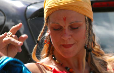 Danseuse dans la cité historique Vauban à Briançon