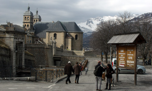Les entrées de la cité Vauban à Briançon.