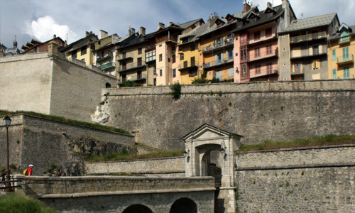 La porte d'embrun de la cité Vauban à Briançon.