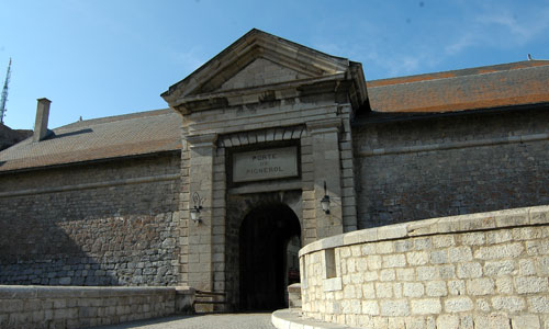 La porte de Pignerol de la Cité Vauban à Briançon.