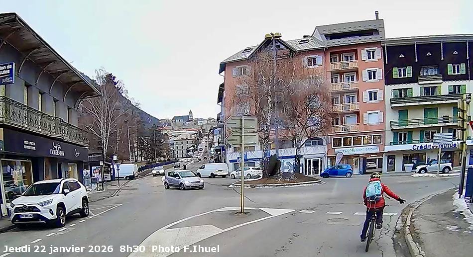 Le Blog de François Ihuel Rond point sur l'avenue Maurice Petsche