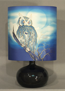 Abat-jour en soie sur lampe ovale