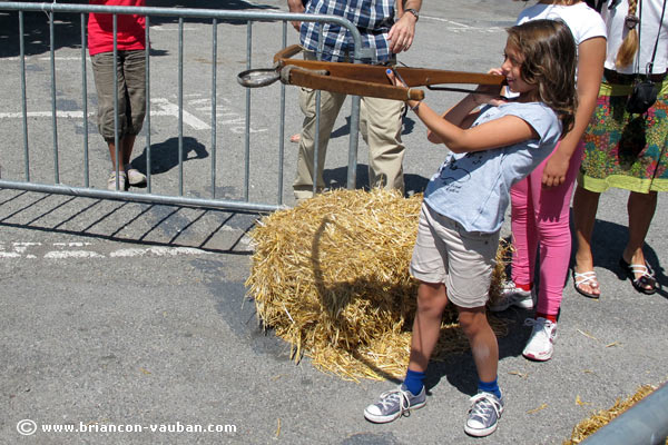 Tir à l'arbalette place Général Blanchard. 