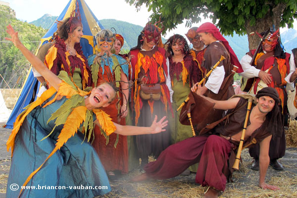 Une troupe médiévale à Briançon