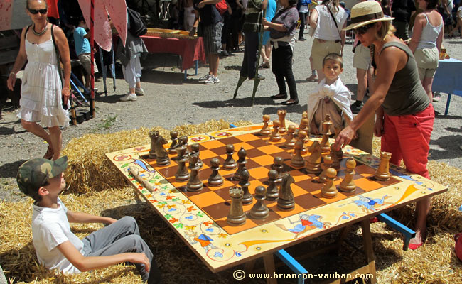 Les jeux d'Oc place des Cordeliers à Briançon.