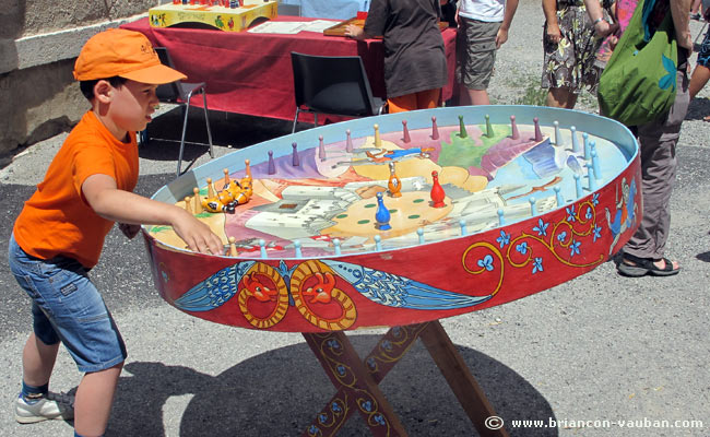 Les jeux d'Oc place des Cordeliers à Briançon.