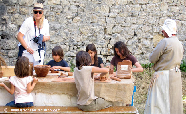 Le m&eacute;tier de potier dans les foss&eacute;s de la Cit&eacute; Vauban de Brian&ccedil;on