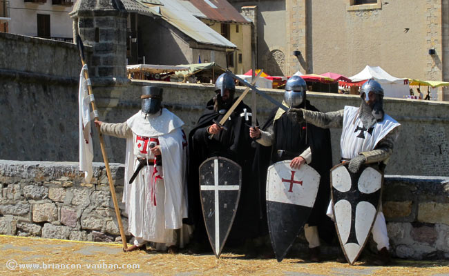 Les Chevaliers porte Dauphine à Briançon. 