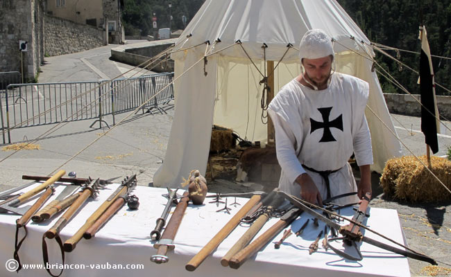 Armes de combat des Chevaliers place Général Eberlé. 