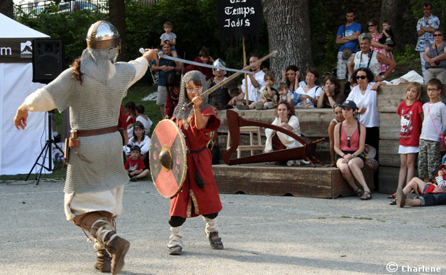 Entraînement au combat jardin Chanoine Motte à Briançon. 