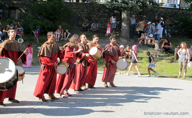 Les Frères Jean sur le parc Chanoine Motte à Briançon. 