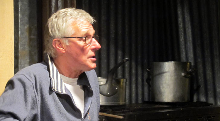 Guy dans la taverne jardin Chanoine Motte 