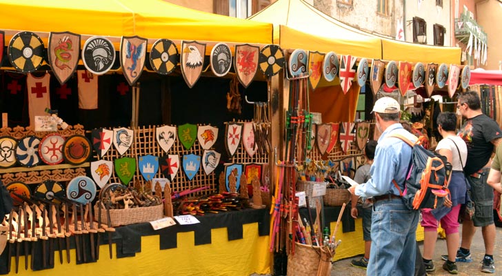 Sur le marché de la fête médiévale de Briançon