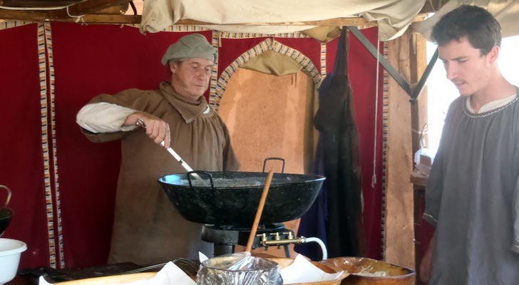 Sur le marché de la fête médiévale de Briançon