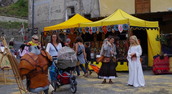 Sur le marché de la fête médiévale de Briançon