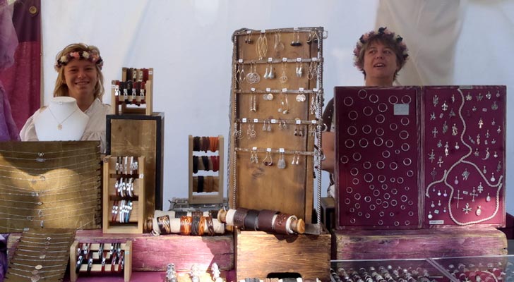 Sur le marché de la fête médiévale de Briançon