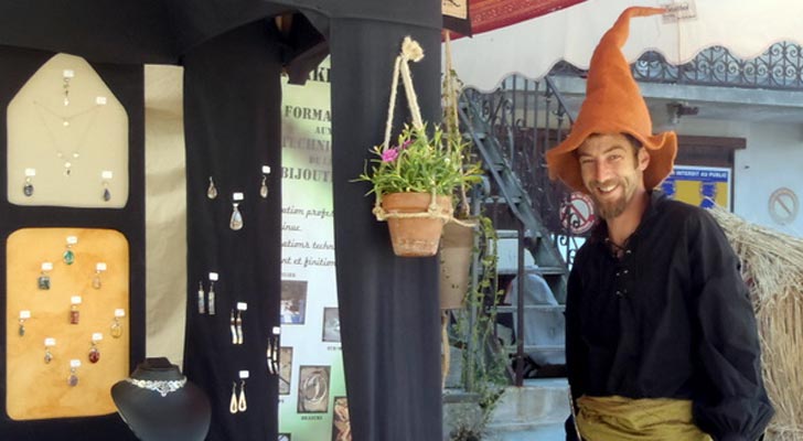 Sur le marché de la fête médiévale de Briançon