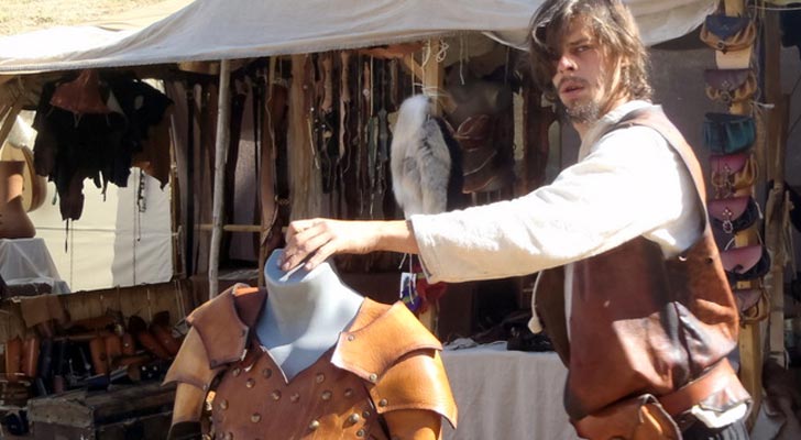 Sur le marché de la fête médiévale de Briançon