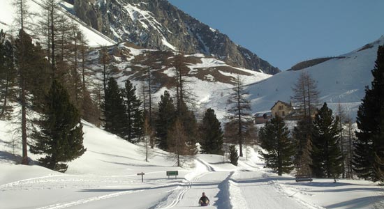 La D902 vers Le Refuge Napoléon et le col d'Izoard